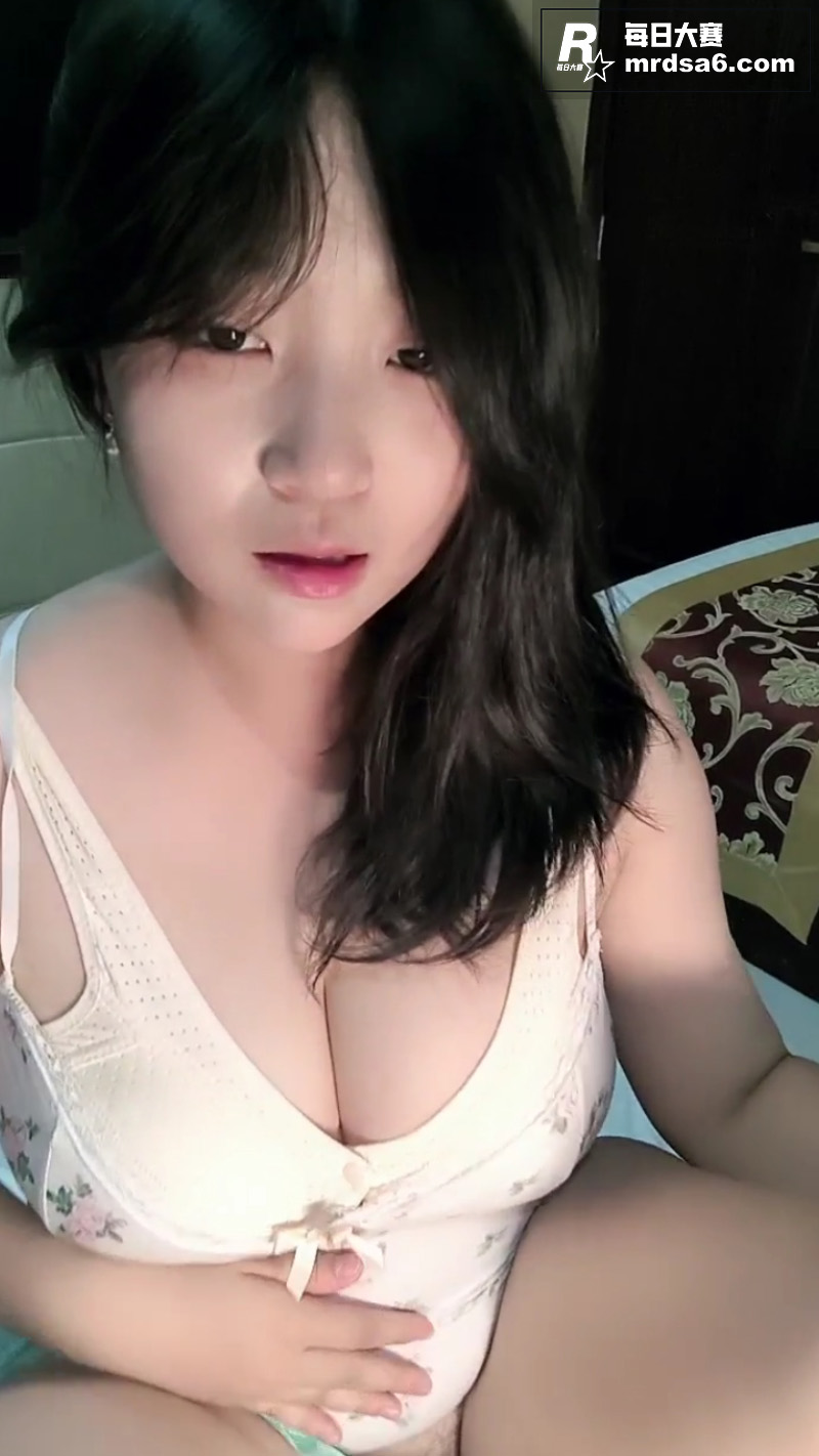 童颜巨乳反差萝莉 不相关图片2