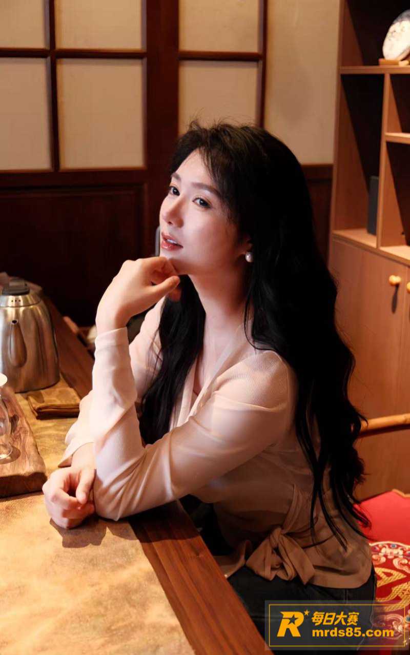 极品绝色人妻系列 车相关图片2