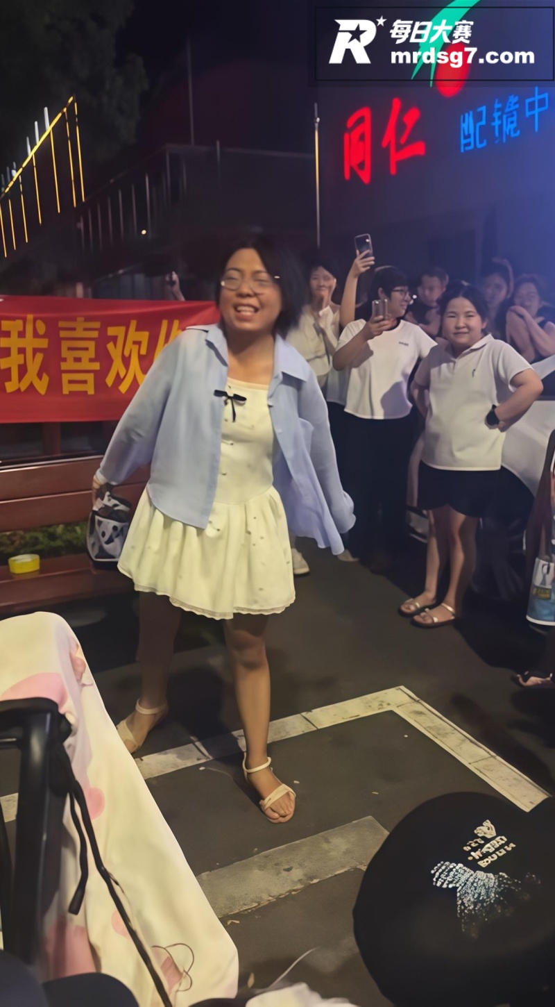 抖音网红小磊子遭遇女相关图片7