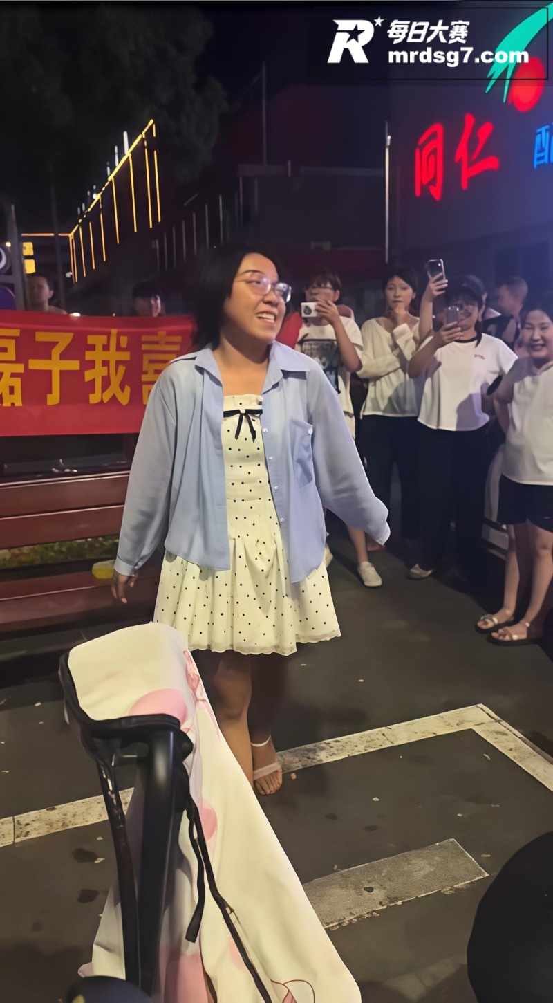 抖音网红小磊子遭遇女相关图片8