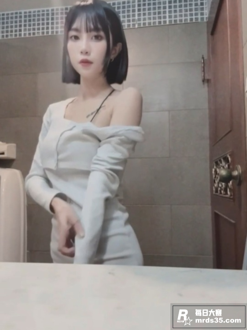 高颜值巨乳女神 蜜汁相关图片9