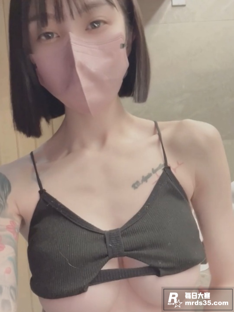 高颜值巨乳女神 蜜汁相关图片11