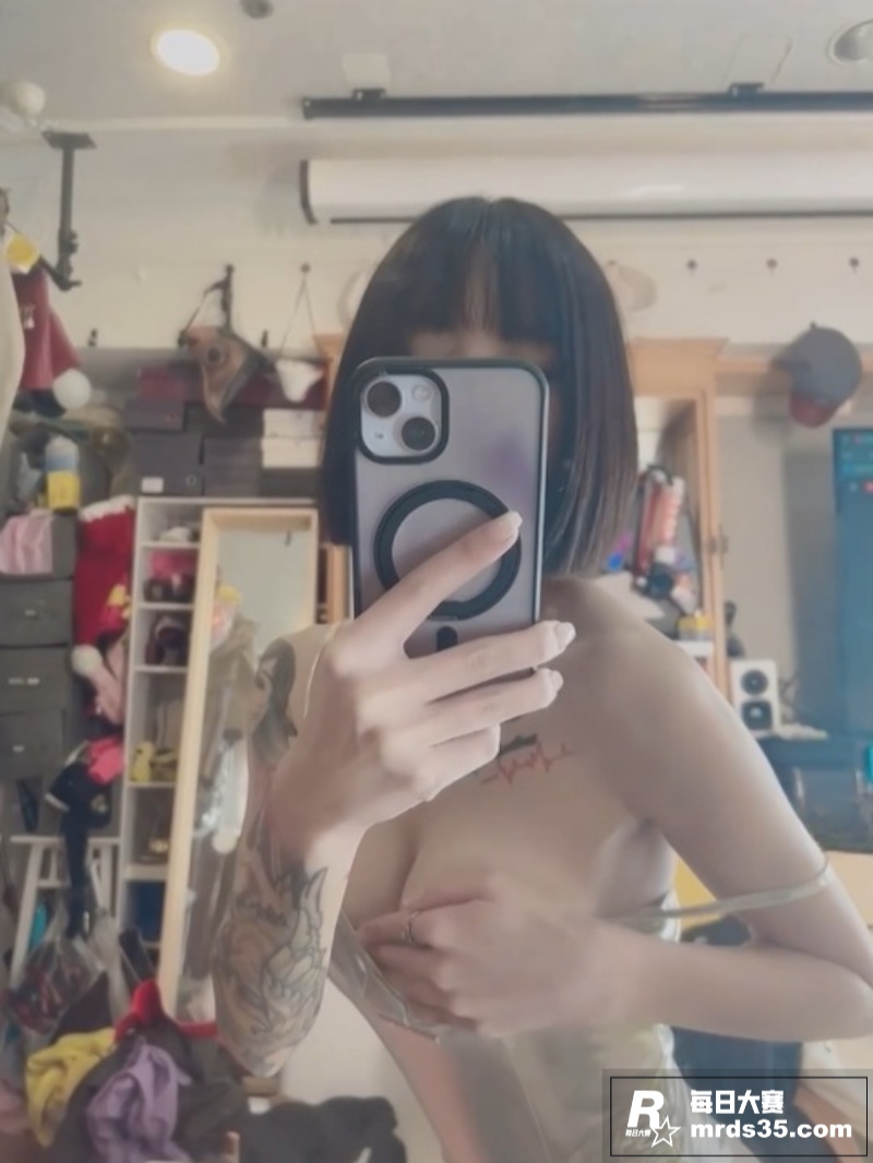 高颜值巨乳女神 蜜汁相关图片14