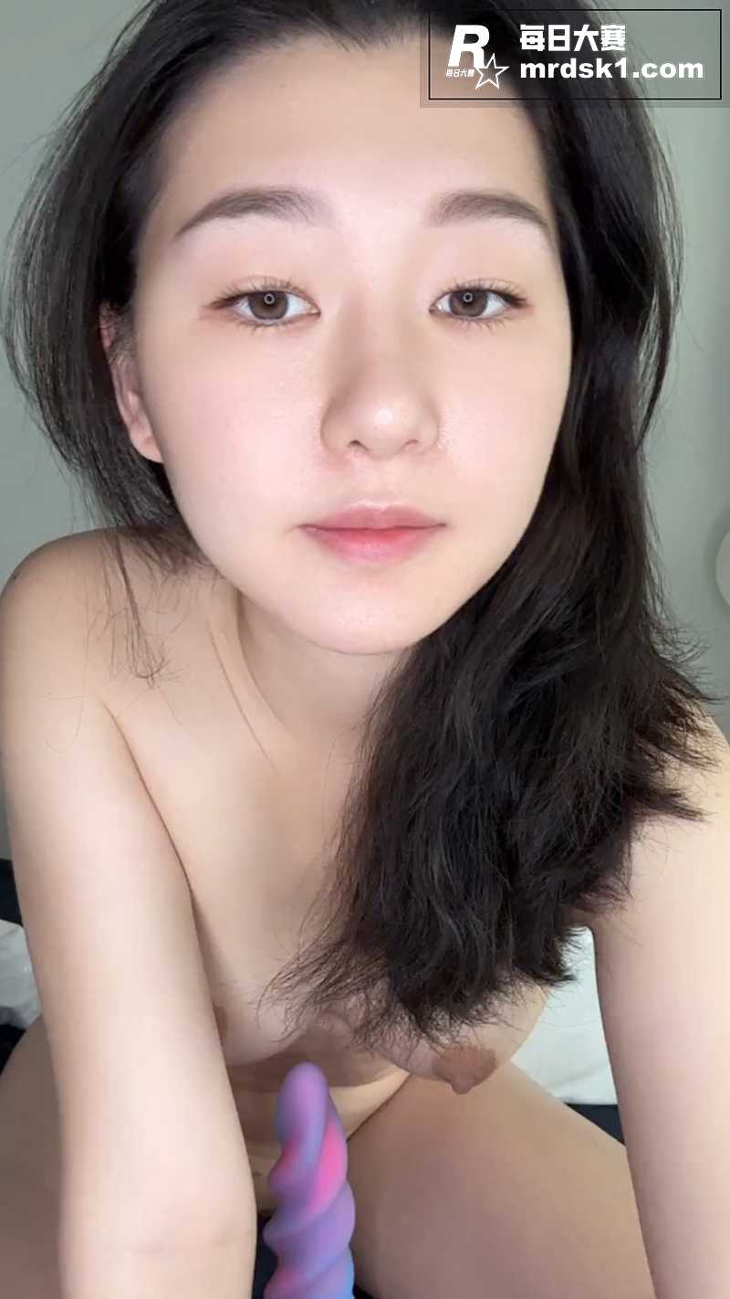 Fansly台湾巨乳相关图片1