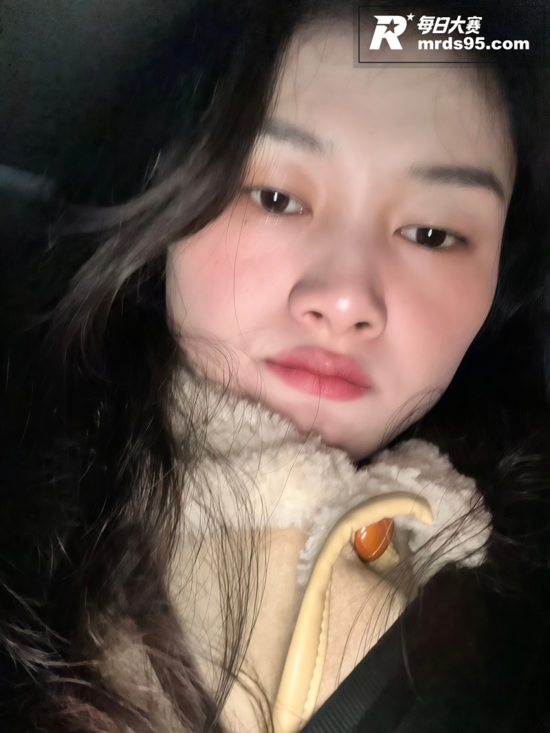 陕西咸阳反差眼镜妹 相关图片3