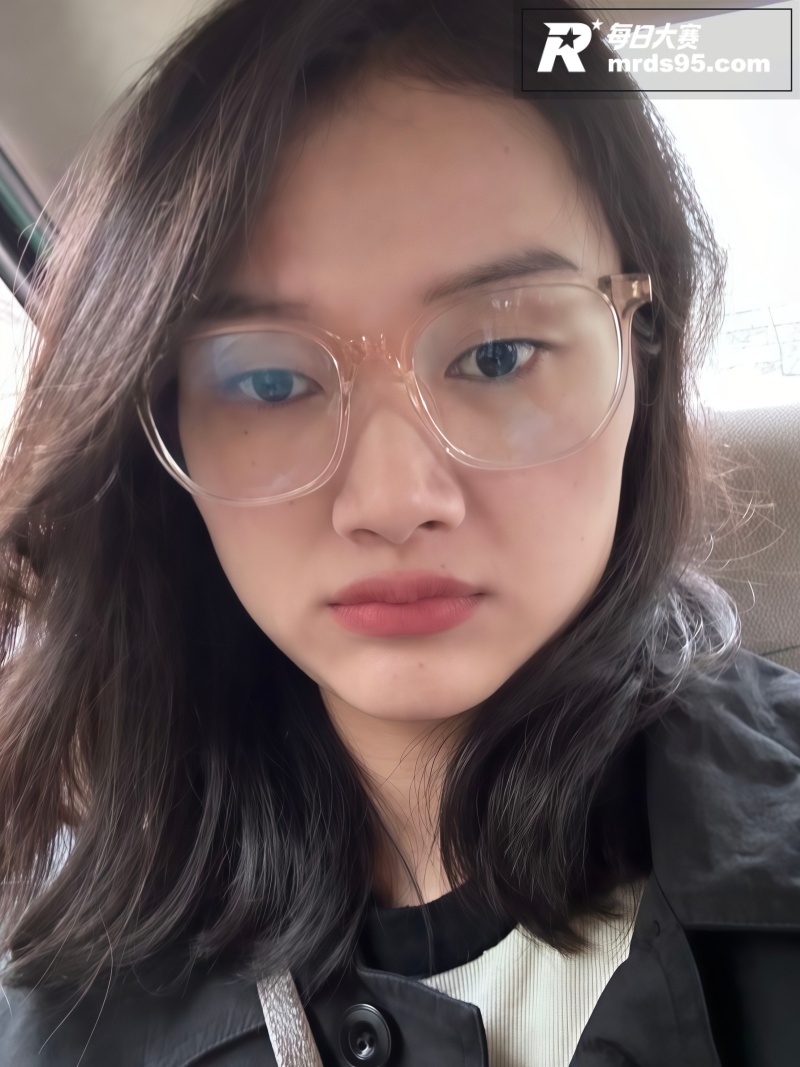 陕西咸阳反差眼镜妹 相关图片4