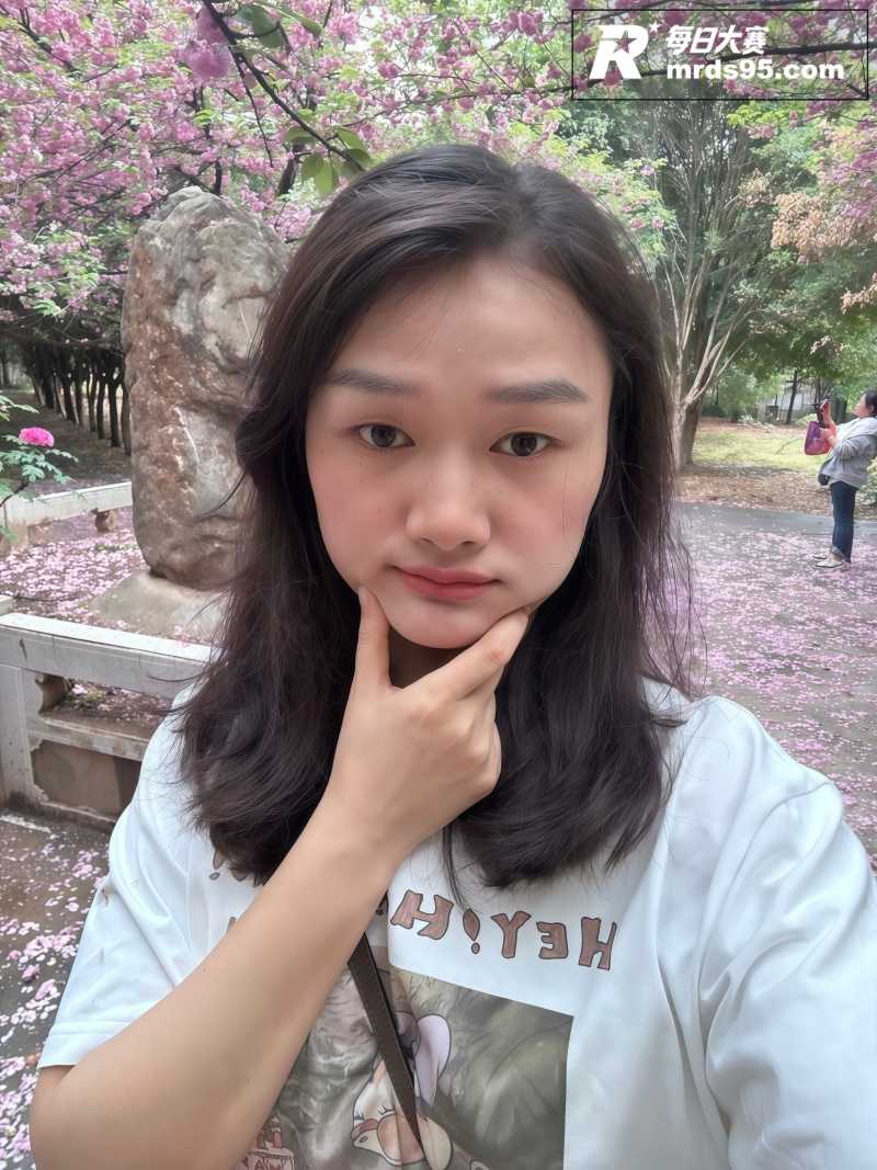 陕西咸阳反差眼镜妹 相关图片6