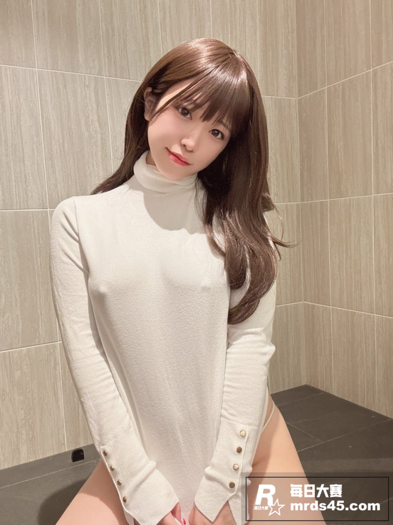 日本高颜值翘乳女网红相关图片3