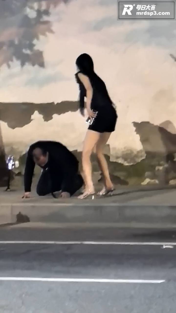 街头直播也疯狂 老哥相关图片2