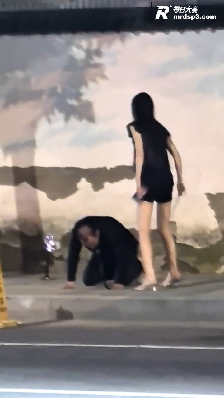 街头直播也疯狂 老哥相关图片3