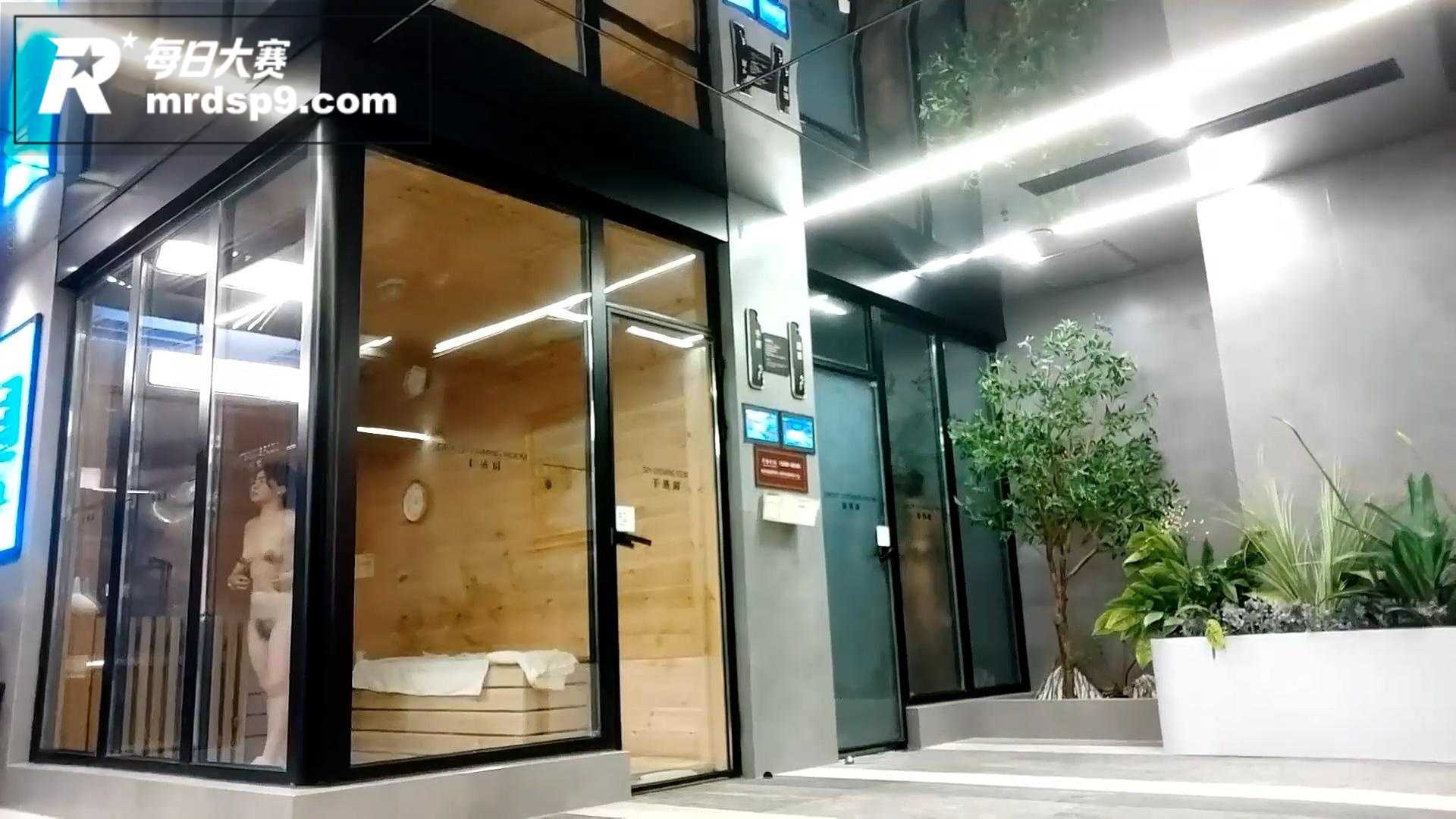 洗浴中心更衣室偷拍 相关图片7
