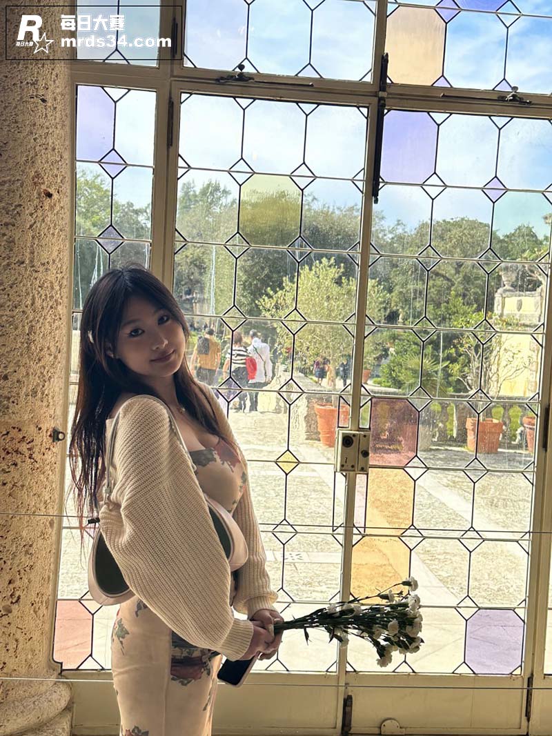 极品身材高颜值反差女相关图片1