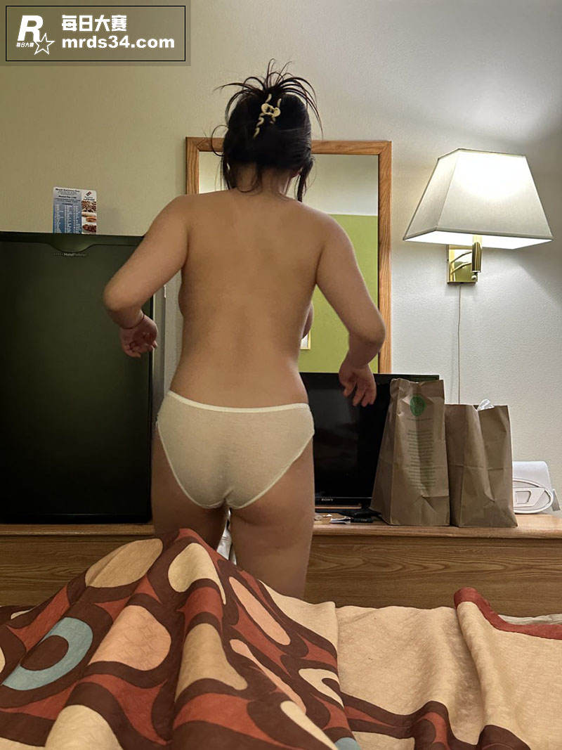极品身材高颜值反差女相关图片4