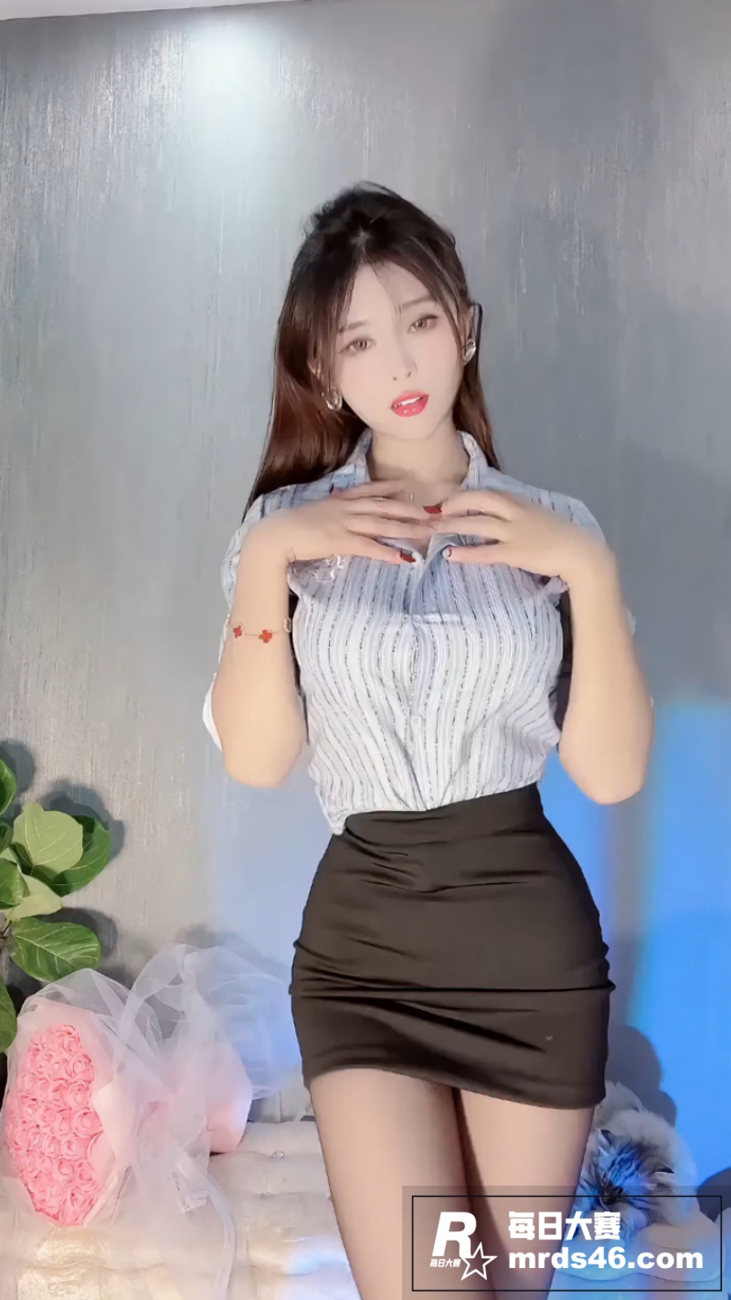 快手百万粉丝高挑御姐相关图片2