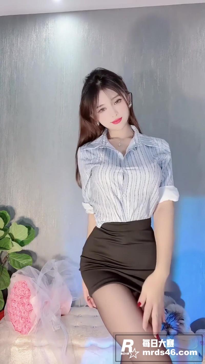 快手百万粉丝高挑御姐相关图片5
