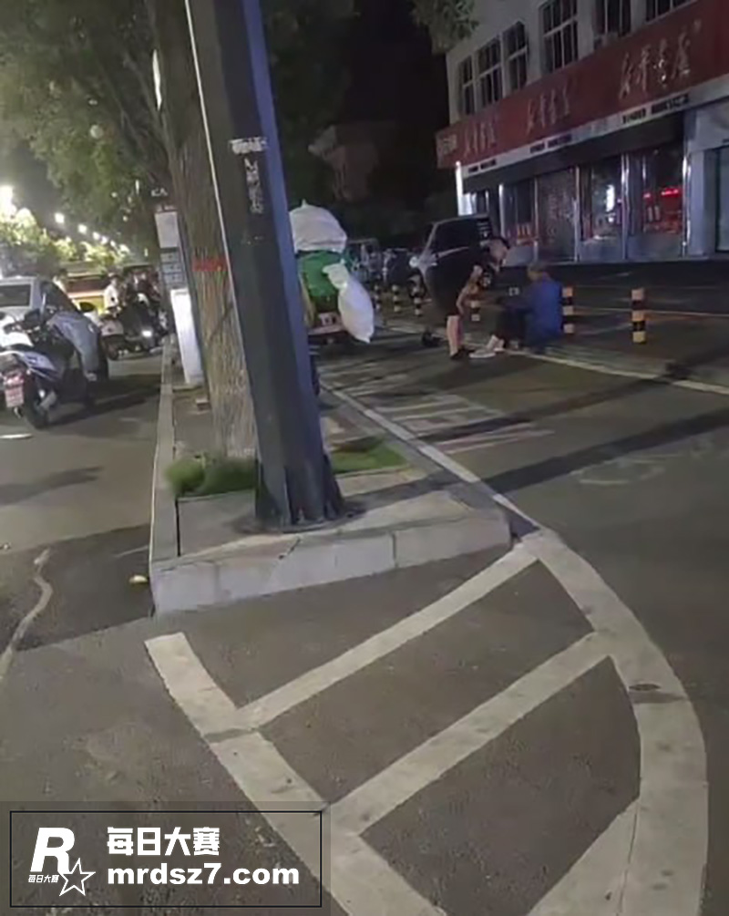 河南省某交警喝多了撞相关图片3