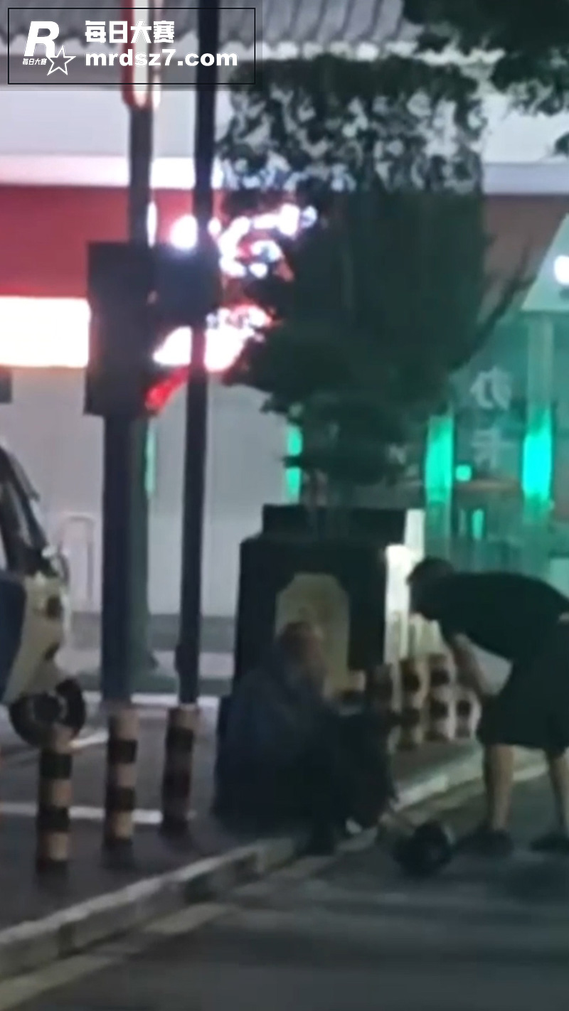 河南省某交警喝多了撞相关图片5
