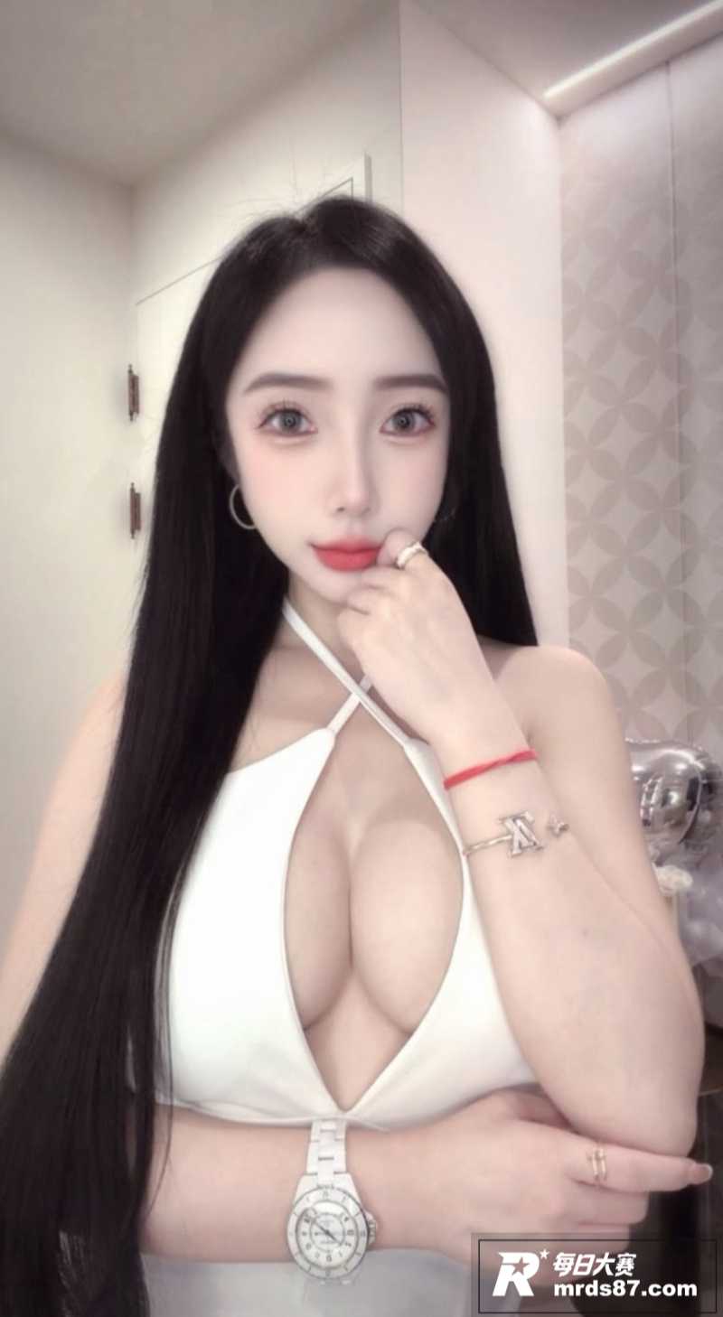 极品高颜值奔驰女销售相关图片3