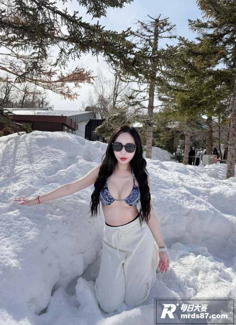 极品高颜值奔驰女销售相关图片5