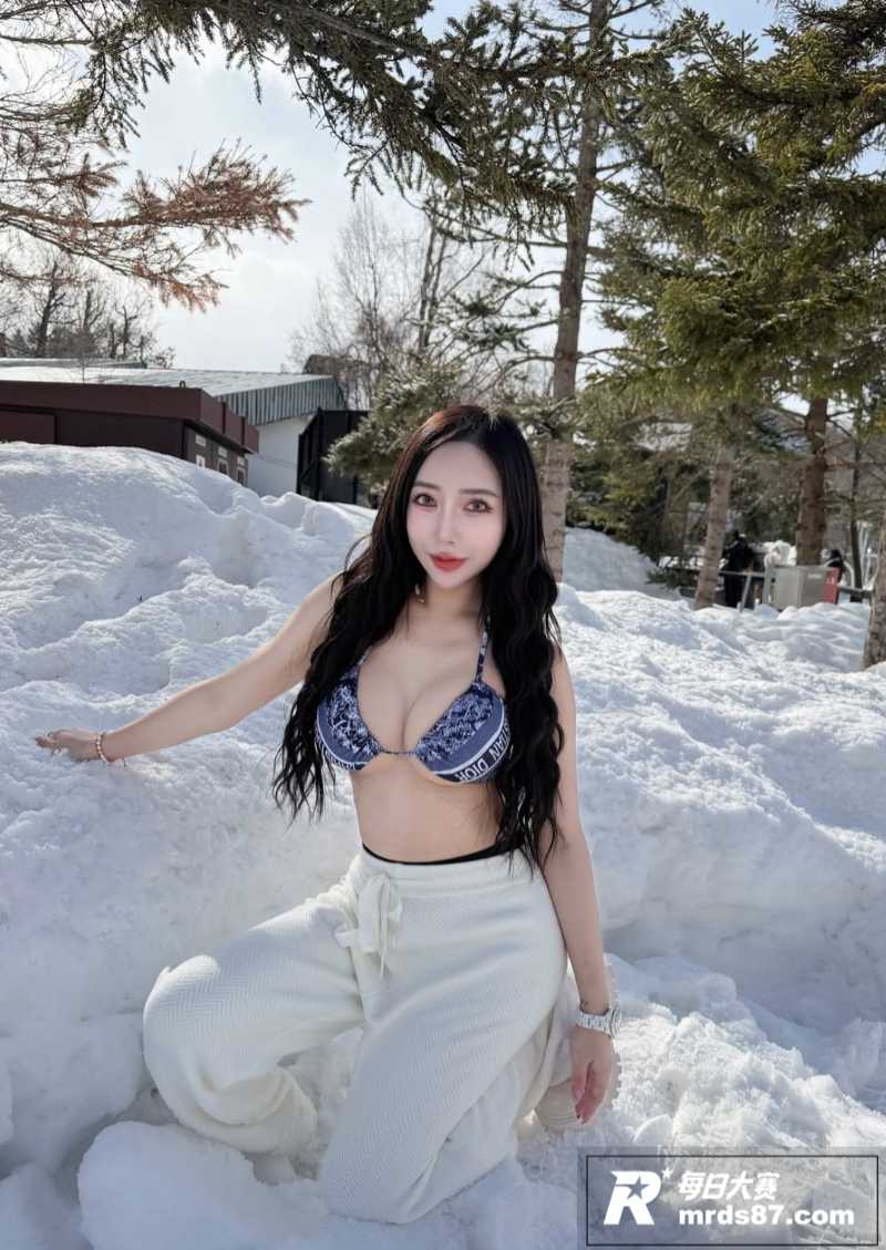 极品高颜值奔驰女销售相关图片7