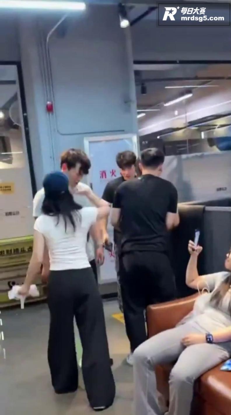 渣男翻车现场 脚踏两相关图片4
