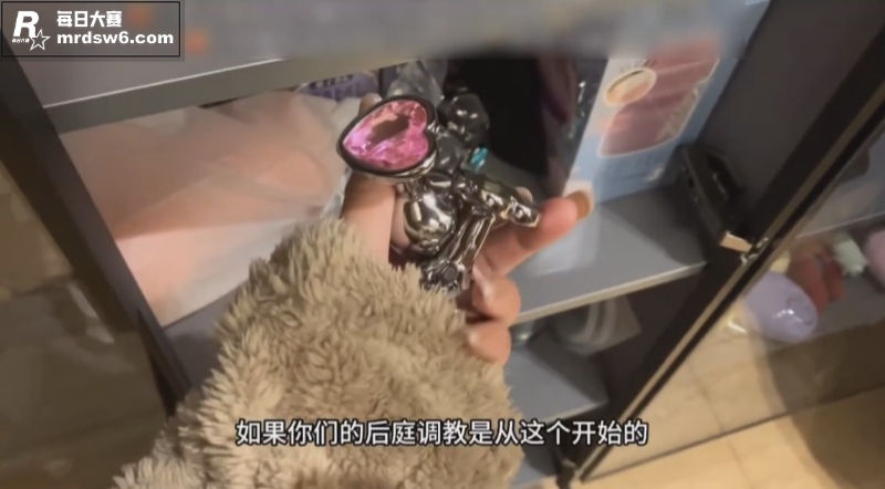 颜值反差眼镜妹性爱课相关图片1