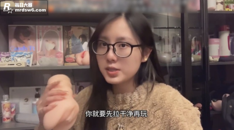 颜值反差眼镜妹性爱课相关图片6