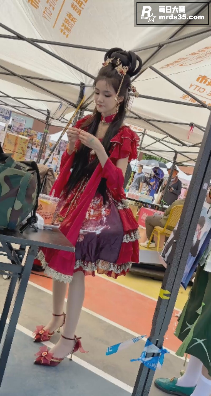 偷拍大神 漫展抄底C相关图片4
