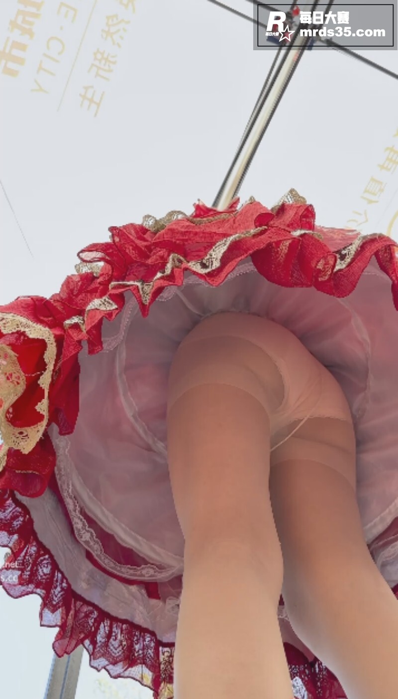 偷拍大神 漫展抄底C相关图片6