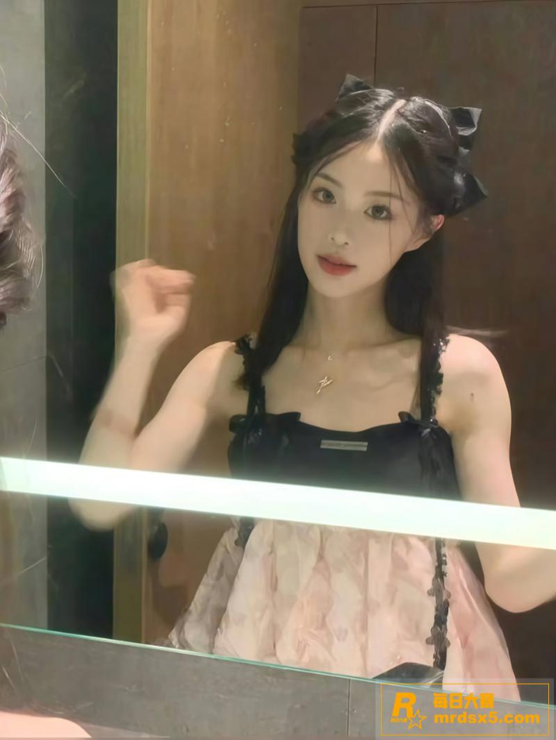 高颜值大学生张依诺 相关图片1