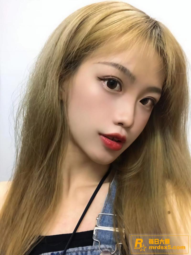 高颜值大学生张依诺 相关图片4