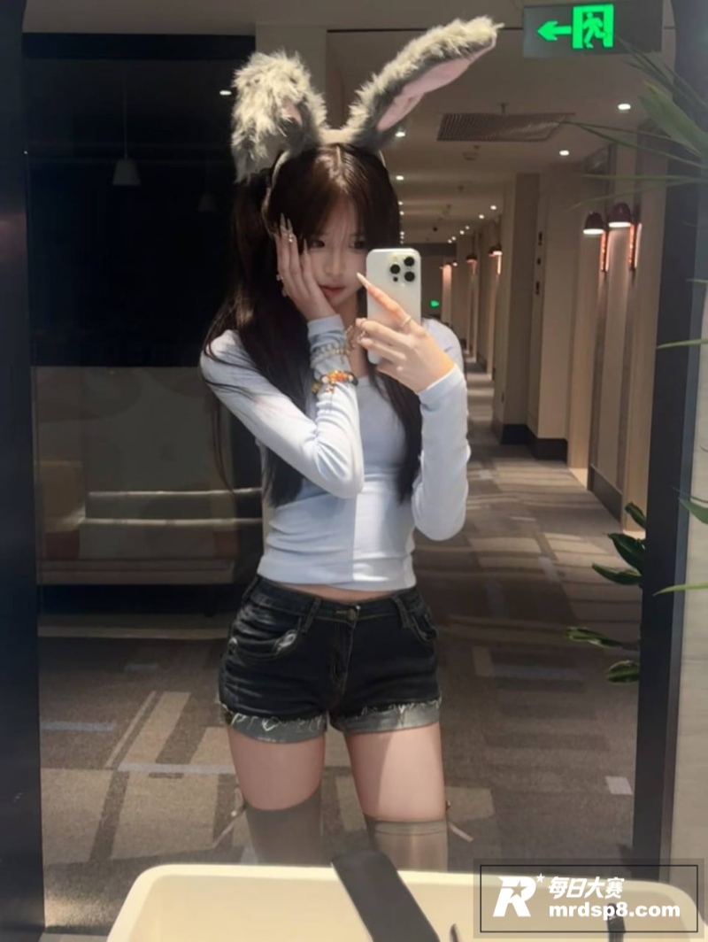 九头身顶级女大 赵慧相关图片3