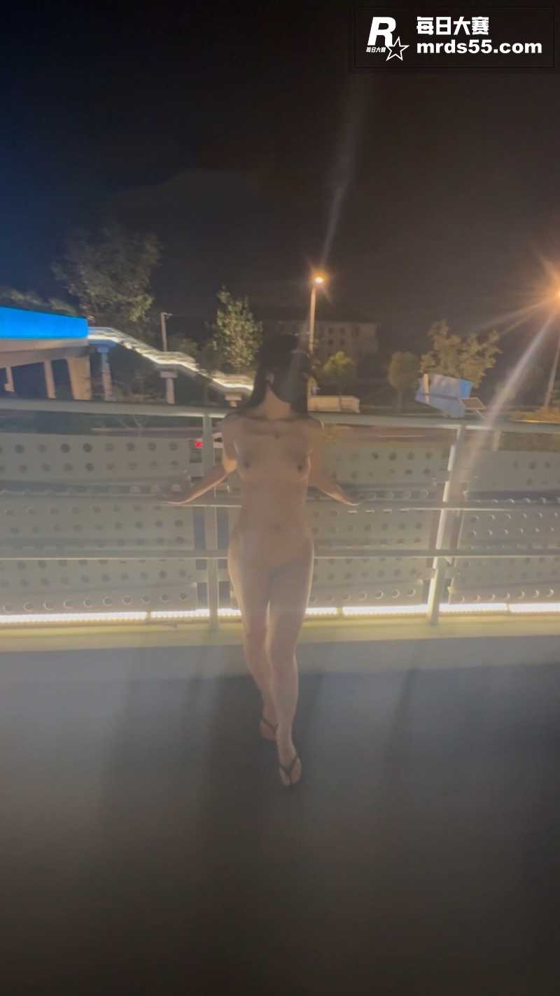 推特户外极品少女 白相关图片9