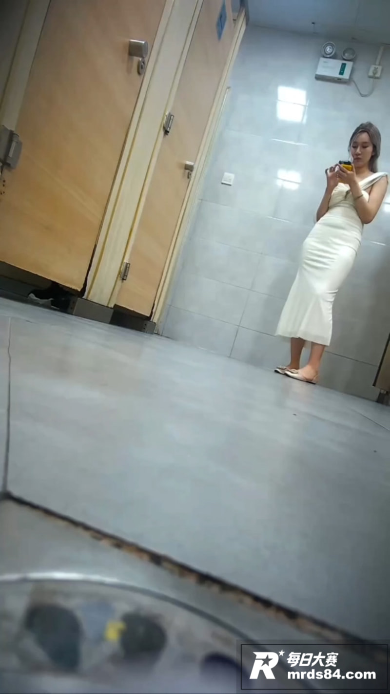 顶级反差婊美女 酒吧相关图片1