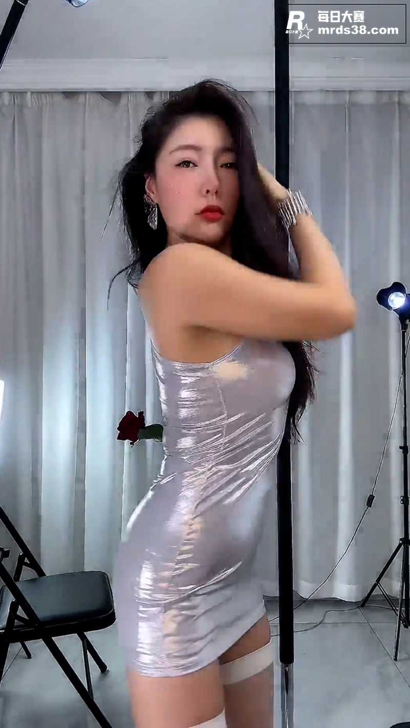 抖音极品风骚御姐网红相关图片4