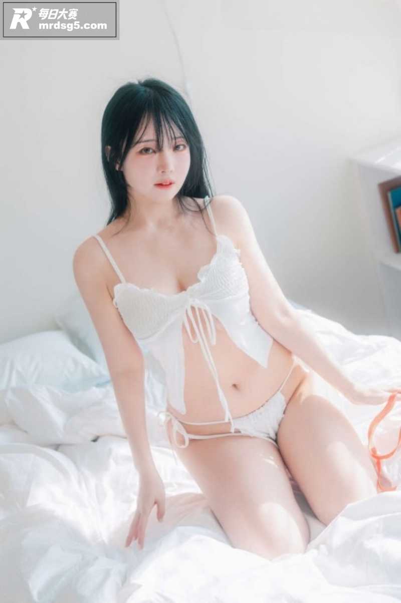 韩国超高人气巨乳网红相关图片1