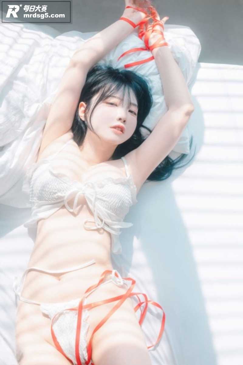 韩国超高人气巨乳网红相关图片6