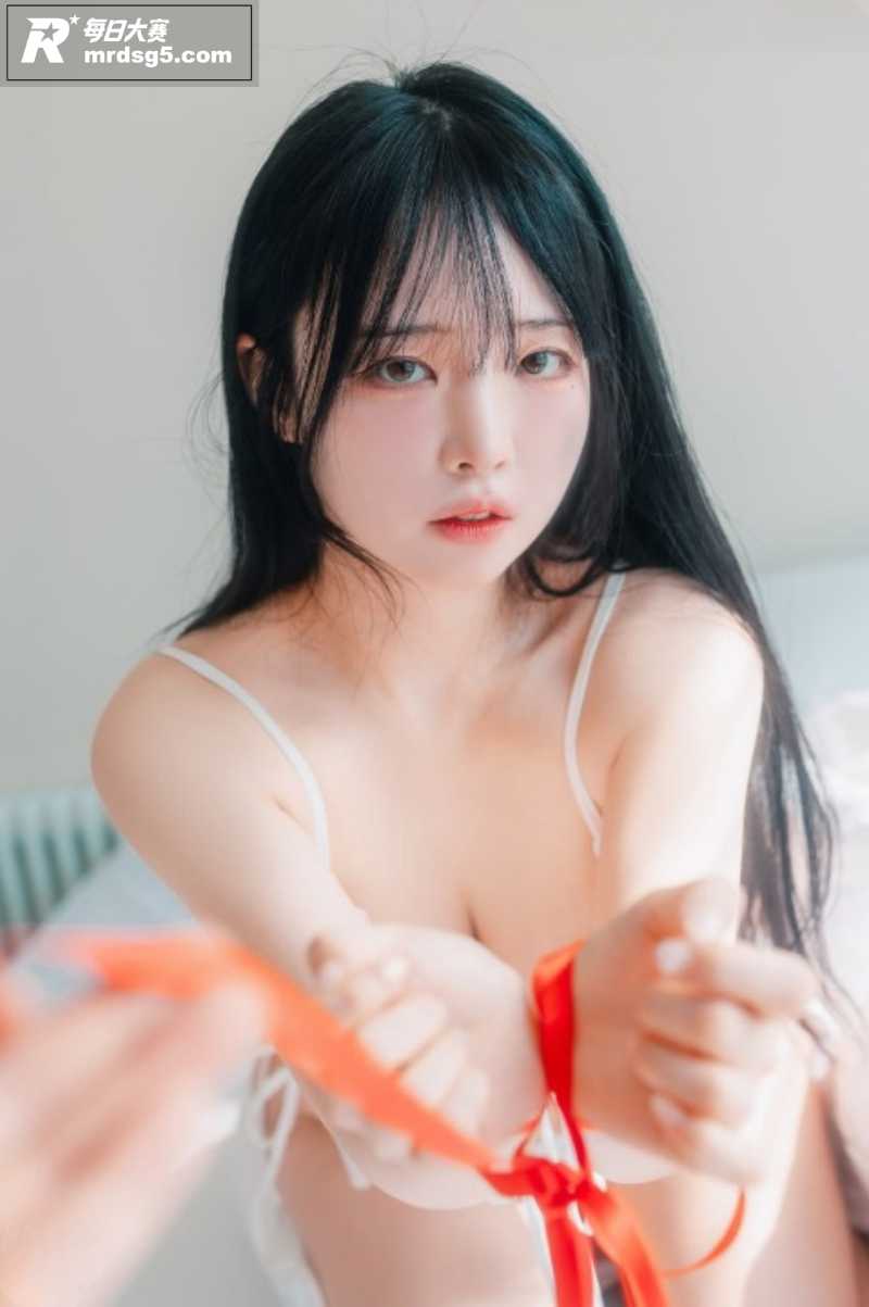 韩国超高人气巨乳网红相关图片15