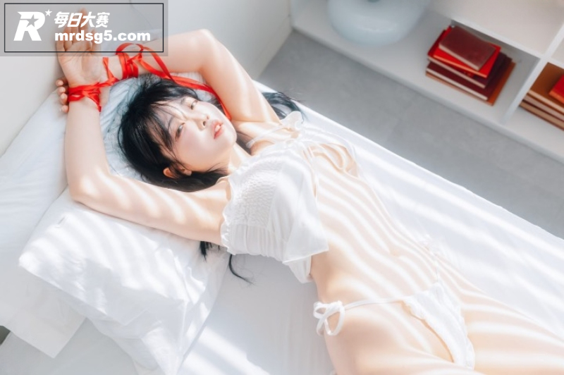 韩国超高人气巨乳网红相关图片20