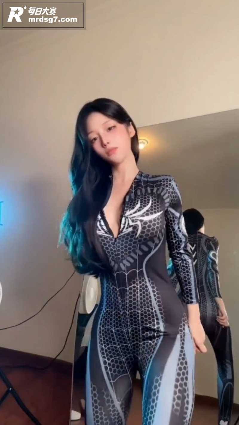 推特极品尤物女神 姝相关图片6