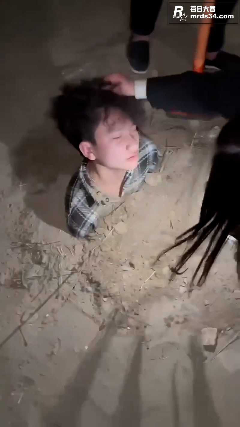 现在的精神小伙和小妹相关图片1