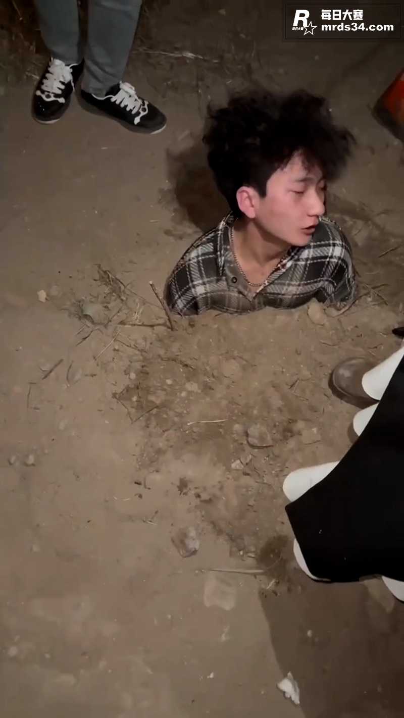 现在的精神小伙和小妹相关图片3