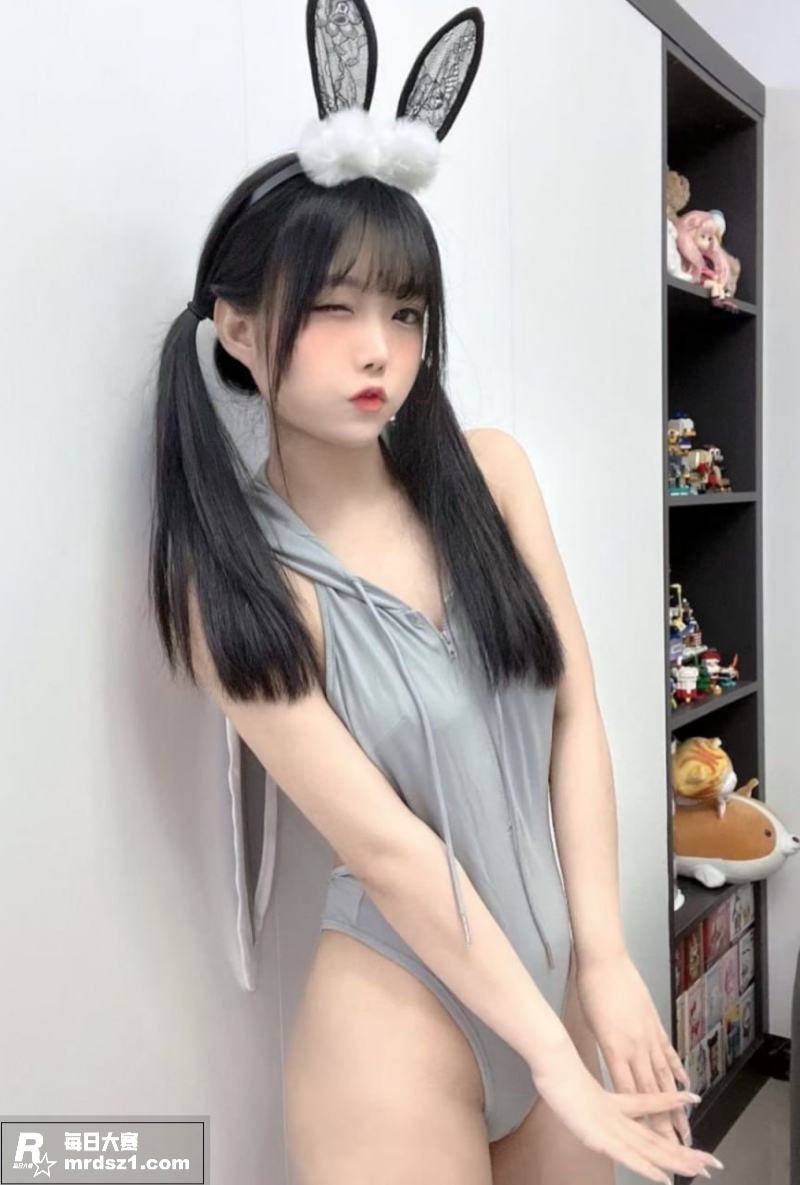 高颜值清纯JK学生妹相关图片1