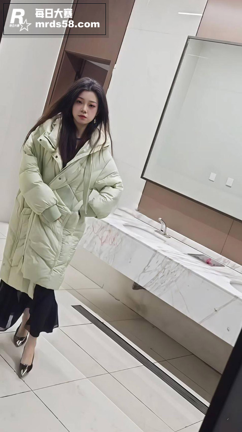 精品厕所偷拍 无毛小相关图片2