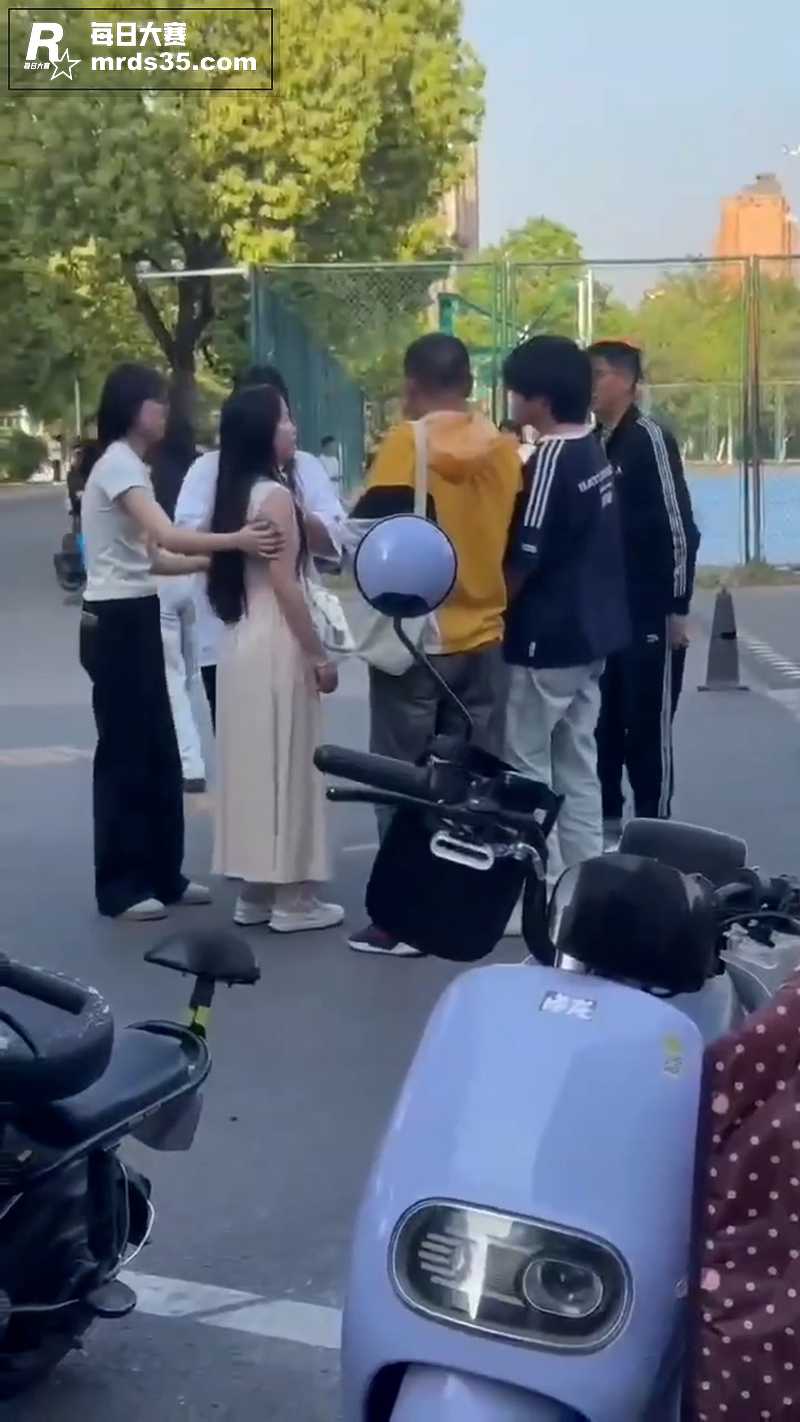 滁州某学院被爆一男的相关图片6