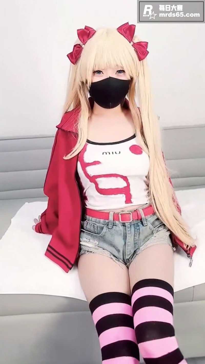推特极品反差少女 悠相关图片1