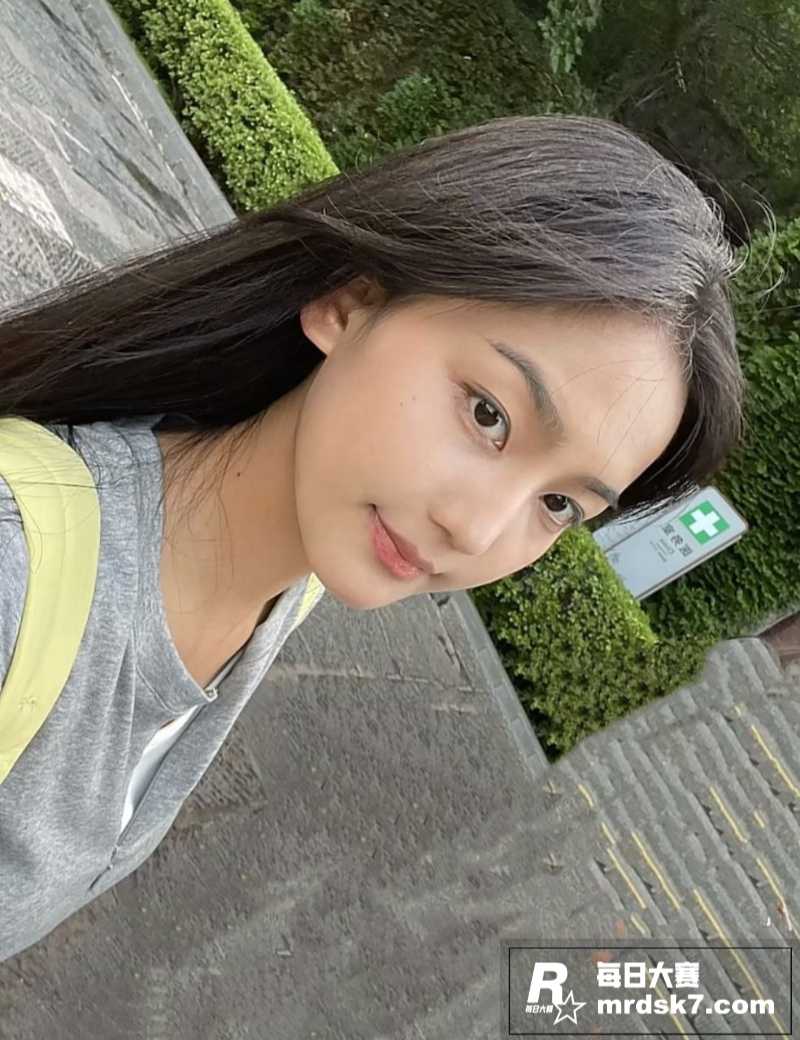 河南理工学院大四美女相关图片1
