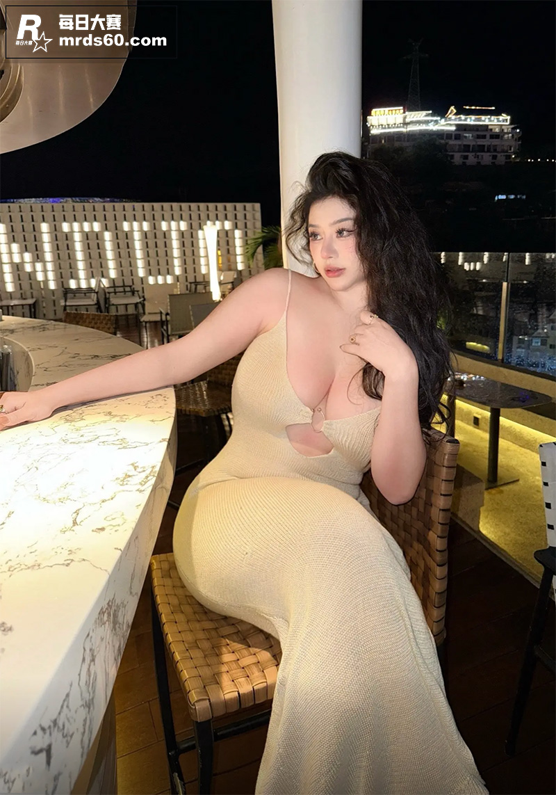 抖音极品巨乳肥臀网红相关图片13