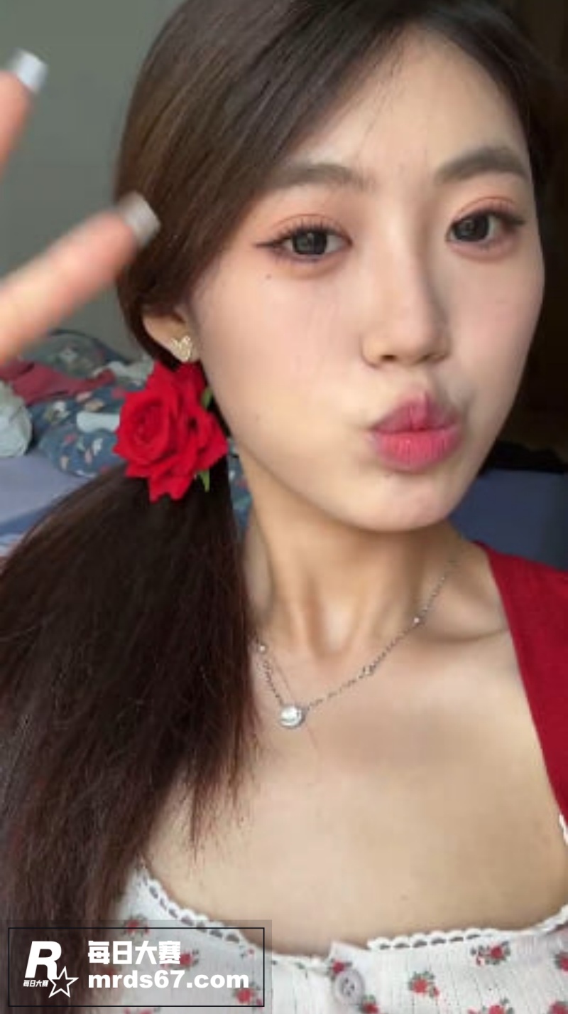 成都高颜值在校女大学相关图片1