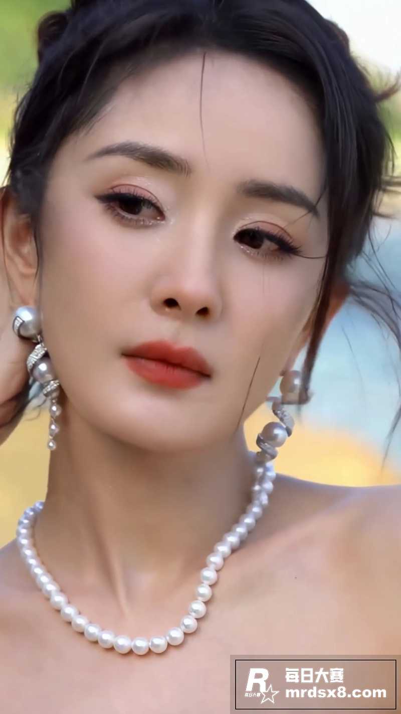 AI脱衣超多顶级女星相关图片15